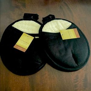 Pair of 2 solid black oven mitts, brand new